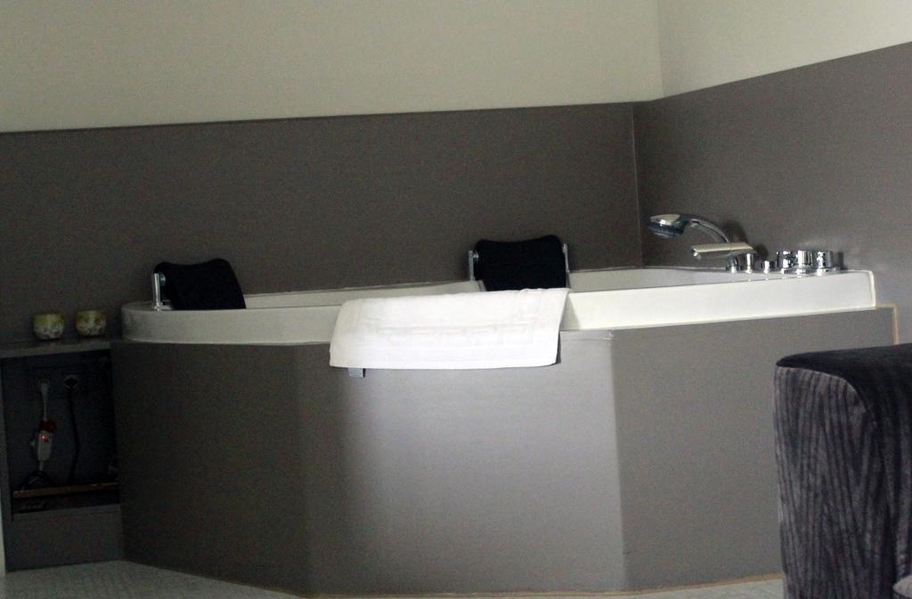 Den Bongaerd B&B And Wellness Tongeren Zewnętrze zdjęcie
